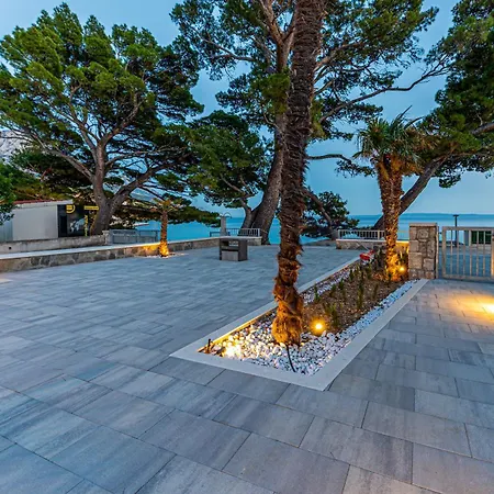 Seafront Marija Апартаменты Брела