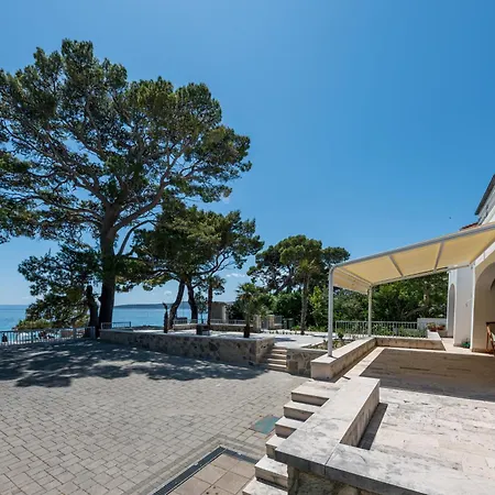 Apartment Seafront Marija *