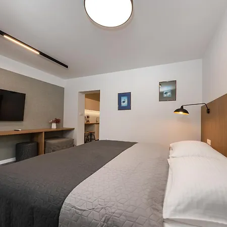 Seafront Marija Брела