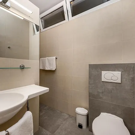 Seafront Marija Брела