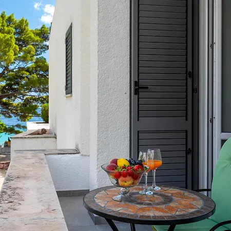 Apartment Seafront Marija *
