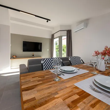 Seafront Marija * Брела