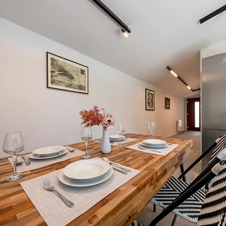 Seafront Marija Апартаменты Брела