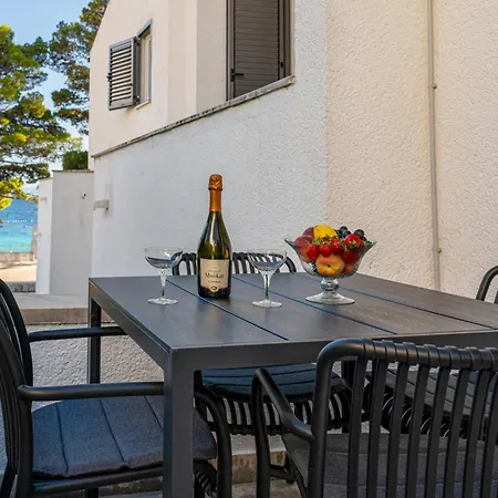 Seafront Marija Apartment *