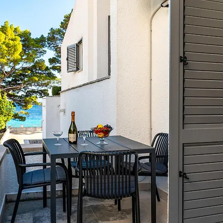 Apartment Seafront Marija *
